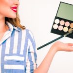 La tenue professionnelle d’une esthéticienne
