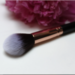 Adoptez le maquillage vegan dans votre routine beauté ! Meta description : Le mode de vie éthique et respectueux des animaux vous plait-il ? Vous n’aurez alors aucun souci à inclure le maquillage vegan dans votre routine beauté !